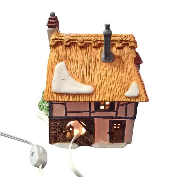 Dept 56 Dickens Village Series Betsy‎ Trotwood's Cottage 1989 Heritage #5550-6 - Picture 4 of 9